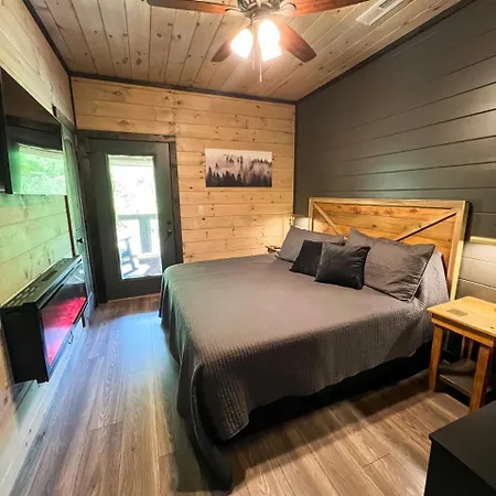 Jj Getaway Is A Beautiful 1 Bedroom Cabin In Cobbly Knob - Sleeps 6